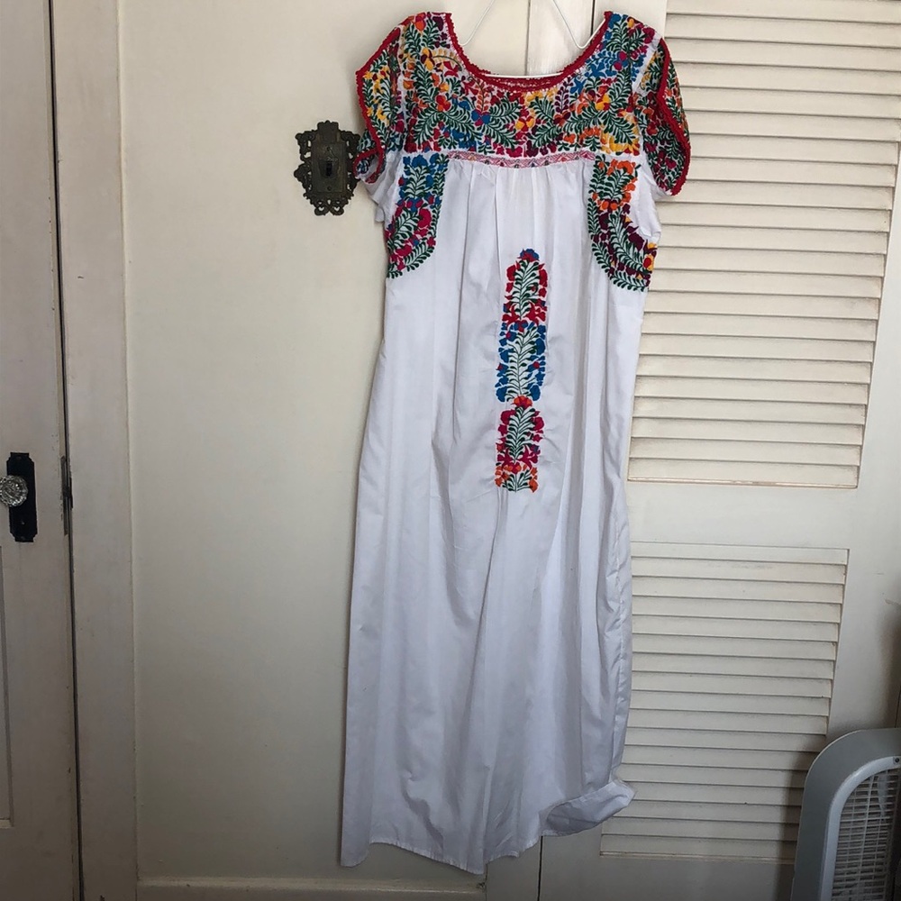 EUC la morenita Mexican embroidered dress